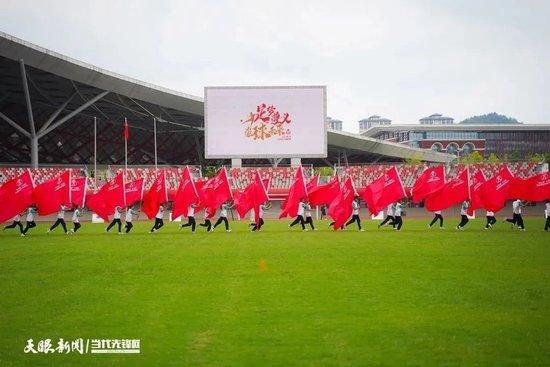 这时，陈泽楷问他：少爷，我们要不要下降高度追上去？叶辰摆摆手：不用，免得打草惊蛇，先远远的跟着他观察一下。